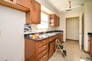 3304 Lone Tree Rd, Victoria, TX 77901 - Photo 7