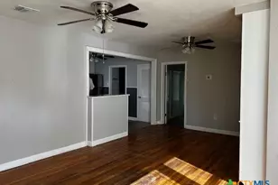 450 Wallace St, Seguin, TX 78155 - Photo 5