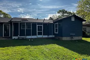 450 Wallace St, Seguin, TX 78155 - Photo 19