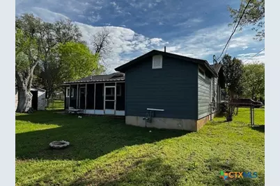 450 Wallace Street, Seguin, TX 78155 - Photo 17
