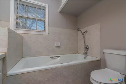 609 S Pecan Avenue, Luling, TX 78648 - Photo 9