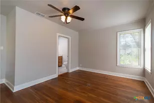 609 S Pecan Ave, Luling, TX 78648 - Photo 11