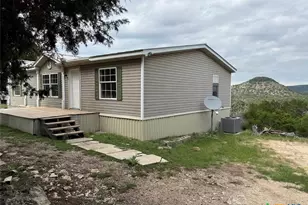 621 Stenen Dr, Canyon Lake, TX 78133 - Photo 1