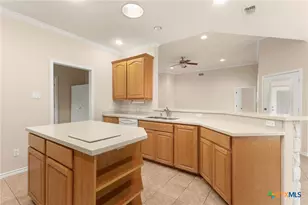 809 St James, Seguin, TX 78155 - Photo 9