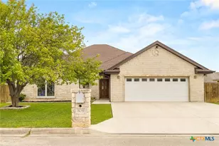 809 St James, Seguin, TX 78155 - Photo 1