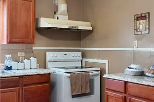 305 Dunn St, Cuero, TX 77954 - Photo 13
