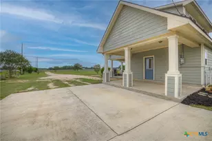 2048 E Martindale Rd, Seguin, TX 78155 - Photo 33