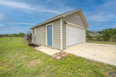 2048 E Martindale Road, Seguin, TX 78155 - Photo 33