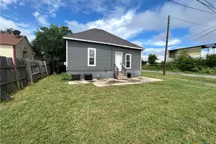 400 Symes St, Taylor, TX 76574 - Photo 5