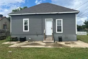 400 Symes St, Taylor, TX 76574 - Photo 3