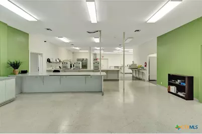 2112 N Navarro Street #B, Victoria, TX 77901 - Photo 5