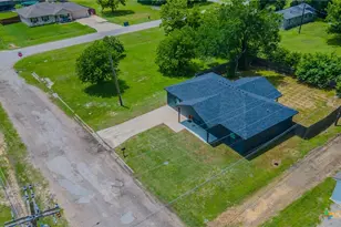 107 S Lexington St, Holland, TX 76534 - Photo 3
