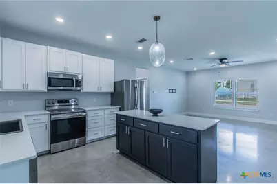 107 S Lexington Street, Holland, TX 76534 - Photo 9