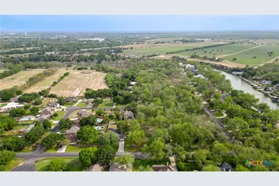 427 Las Brisas, Seguin, TX 78155 - Photo 11