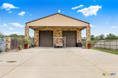 254 Sendera Loop, Victoria, TX 77904 - Photo 3