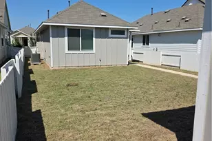 412 Hortus Dr, Kyle, TX 78640 - Photo 5