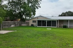 608 W Thomas, Cuero, TX 77954 - Photo 21