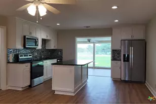608 W Thomas, Cuero, TX 77954 - Photo 3