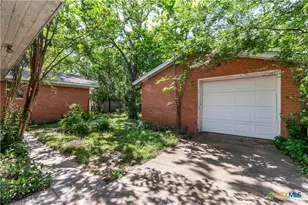 1412 E Leon St, Gatesville, TX 76528 - Photo 27