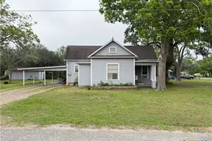 239 W High St, Goliad, TX 77963 - Photo 7