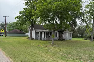 239 W High St, Goliad, TX 77963 - Photo 1