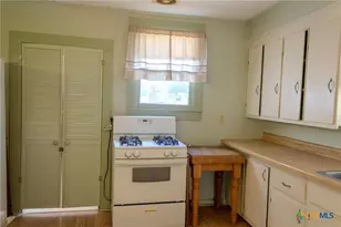 239 W High St, Goliad, TX 77963 - Photo 15