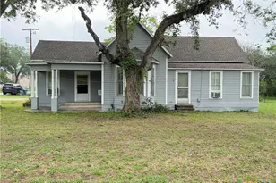 239 W High St, Goliad, TX 77963 - Photo 5