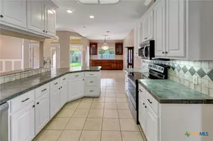 127 Tradewind Dr, Victoria, TX 77904 - Photo 13