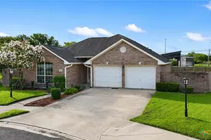 127 Tradewind Dr, Victoria, TX 77904 - Photo 1