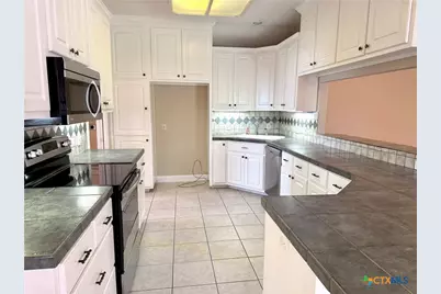 127 Tradewind Drive, Victoria, TX 77904 - Photo 11