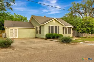 1702 N Vine St, Victoria, TX 77901 - Photo 5