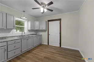 814 S Laurent St, Victoria, TX 77901 - Photo 9