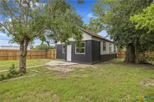814 S Laurent St, Victoria, TX 77901 - Photo 17