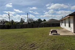 665 Fallen Oak Dr, Bertram, TX 78605 - Photo 11