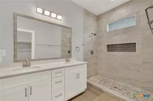 455 S Hackberry Ave, New Braunfels, TX 78130 - Photo 15