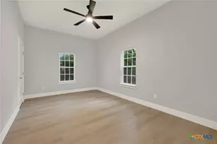 455 S Hackberry Ave, New Braunfels, TX 78130 - Photo 19