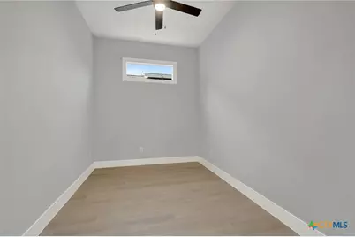 455 S Hackberry Avenue, New Braunfels, TX 78130 - Photo 11