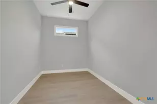 455 S Hackberry Ave, New Braunfels, TX 78130 - Photo 11