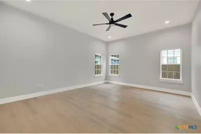 455 S Hackberry Avenue, New Braunfels, TX 78130 - Photo 13