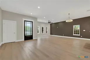 455 S Hackberry Ave, New Braunfels, TX 78130 - Photo 3