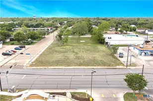 1601 N Navarro St, Victoria, TX 77901 - Photo 1