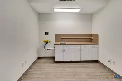 2112 N Navarro Street, Victoria, TX 77901 - Photo 17