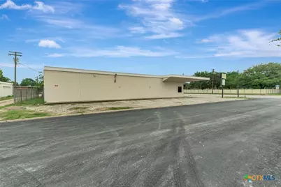 2112 N Navarro Street, Victoria, TX 77901 - Photo 3