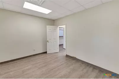 2112 N Navarro Street, Victoria, TX 77901 - Photo 33