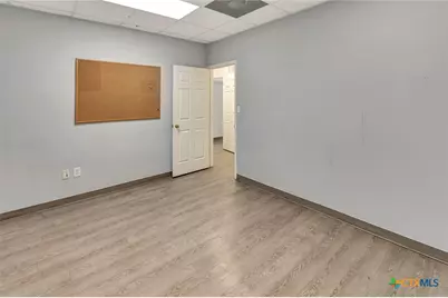 2112 N Navarro Street, Victoria, TX 77901 - Photo 35