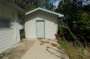 103 E Warren Ave, Victoria, TX 77901 - Photo 7