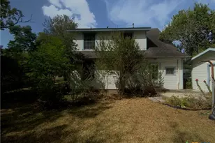 103 E Warren Ave, Victoria, TX 77901 - Photo 9