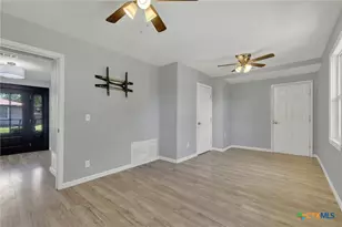 1006 Pecan St, Floresville, TX 78114 - Photo 17