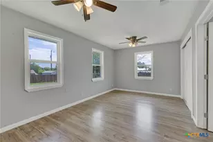 1006 Pecan St, Floresville, TX 78114 - Photo 25