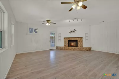 1006 Pecan Street, Floresville, TX 78114 - Photo 13